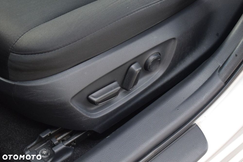 Toyota Camry 2.5 Hybrid Comfort CVT - 14