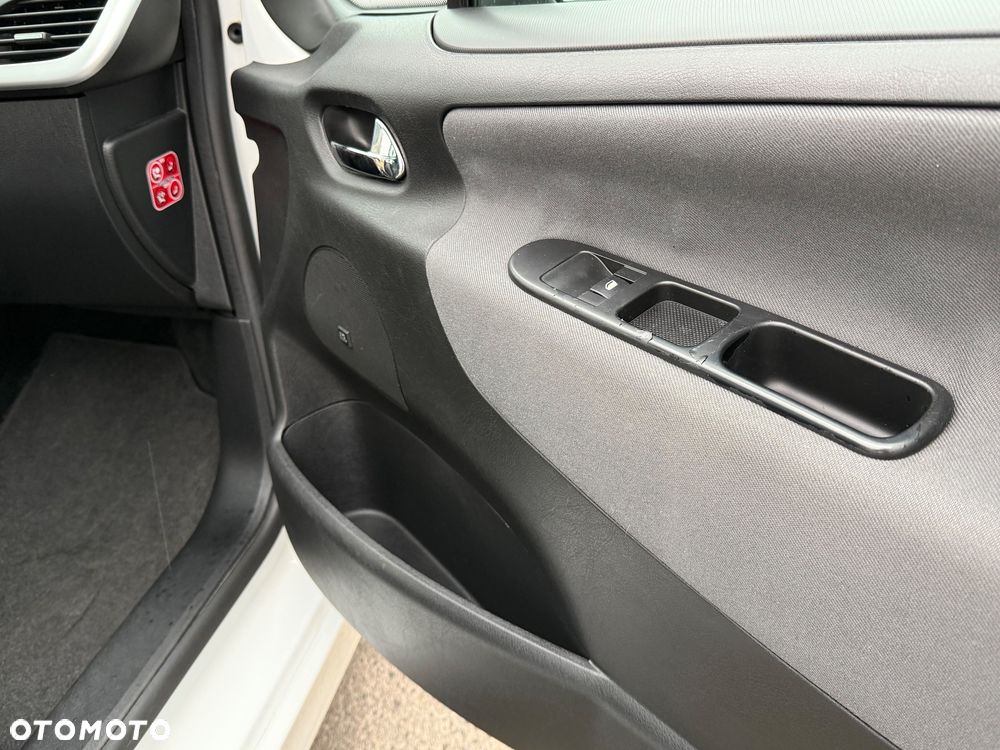 Peugeot 207 - 33
