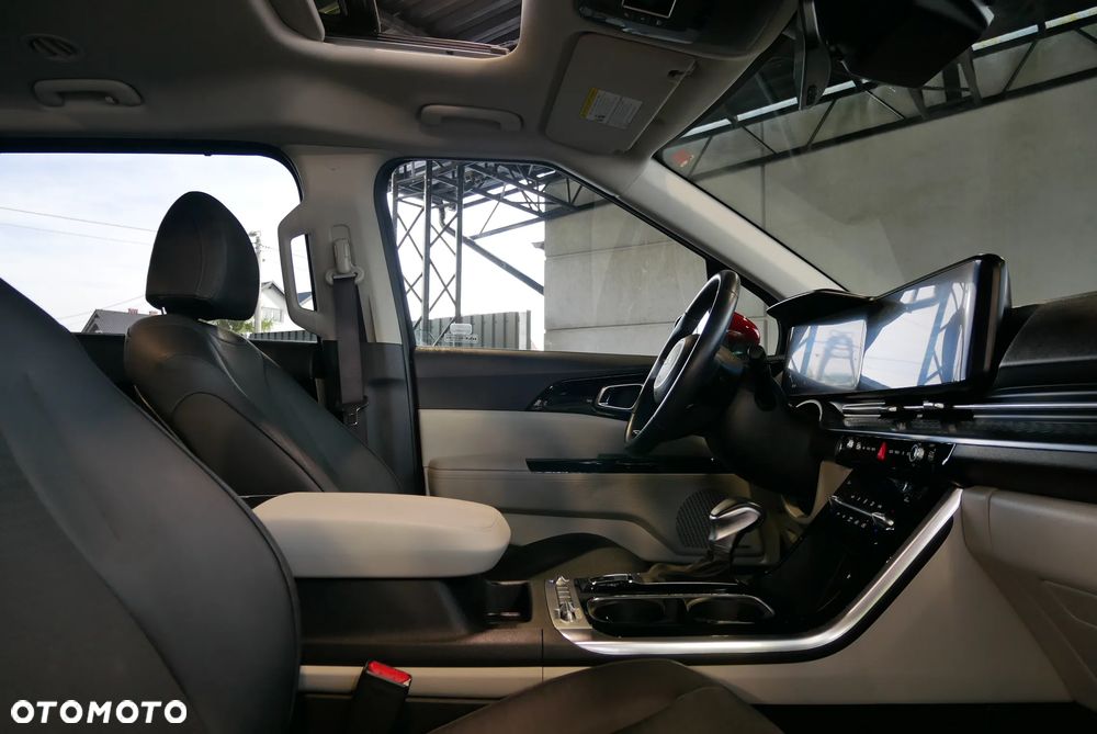 Kia Carnival - 27