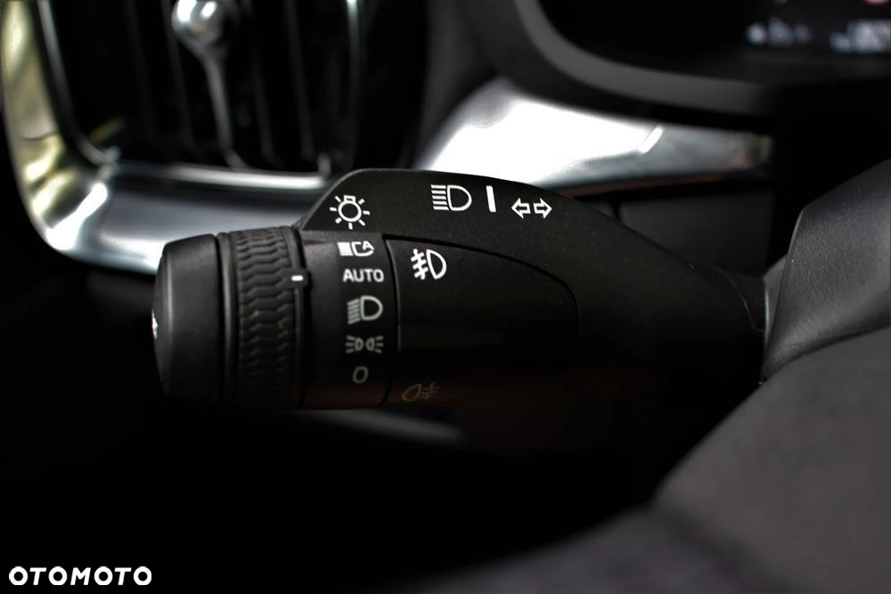 Volvo XC 60 B4 D Geartronic Momentum Pro - 32