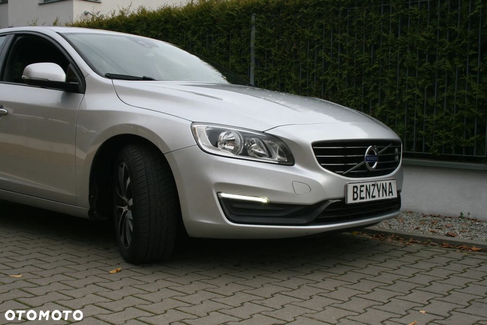 Volvo V60 D3 Drive-E Dynamic Edition (Momentum) - 16