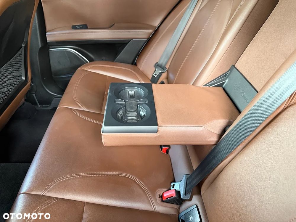 Alfa Romeo Stelvio 2.0 Turbo 16V AT8-Q4 Lusso Ti - 26