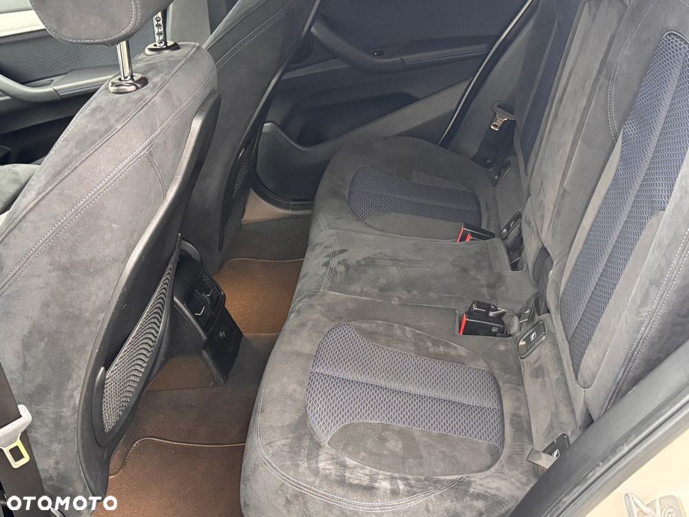 BMW X1 sDrive18d Sport Line - 11