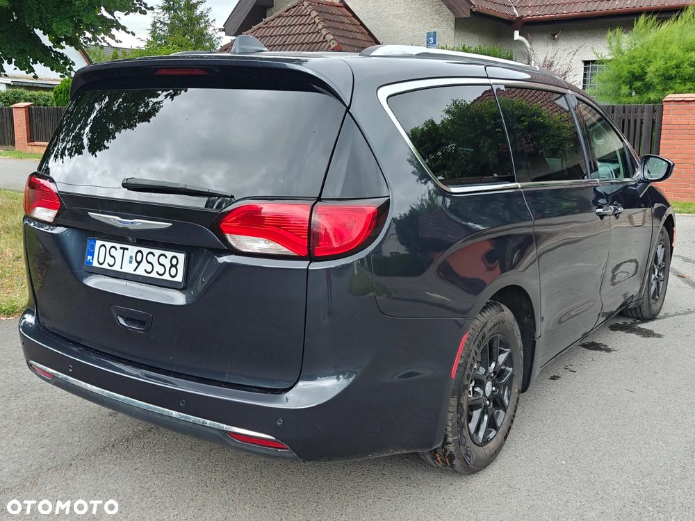 Chrysler Pacifica - 5