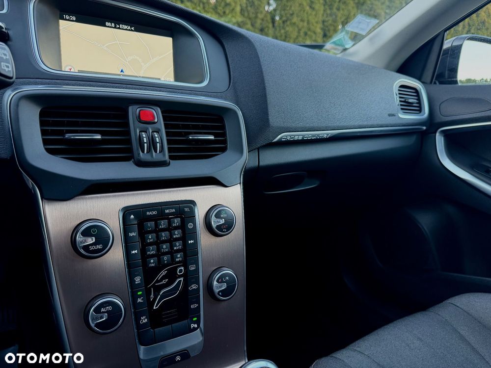 Volvo V40 Cross Country - 26