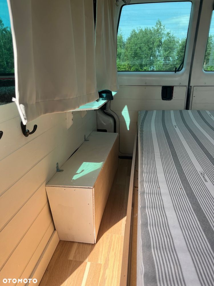 Volkswagen Caravelle - 22