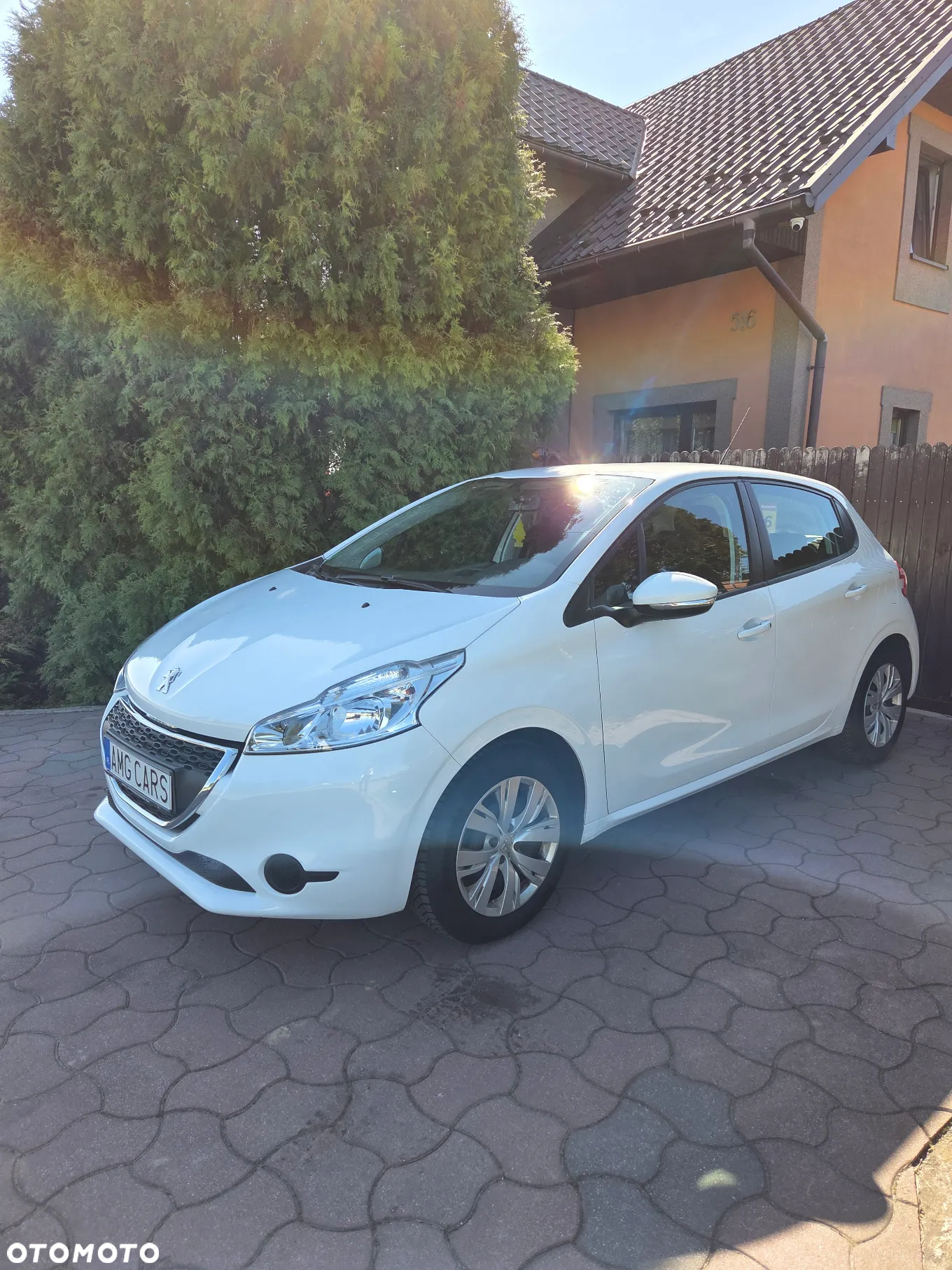 Peugeot 208 - 5