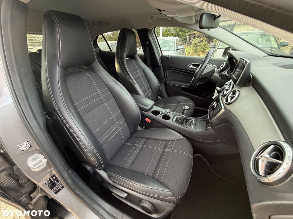 Mercedes-Benz GLA 200 Urban - 36