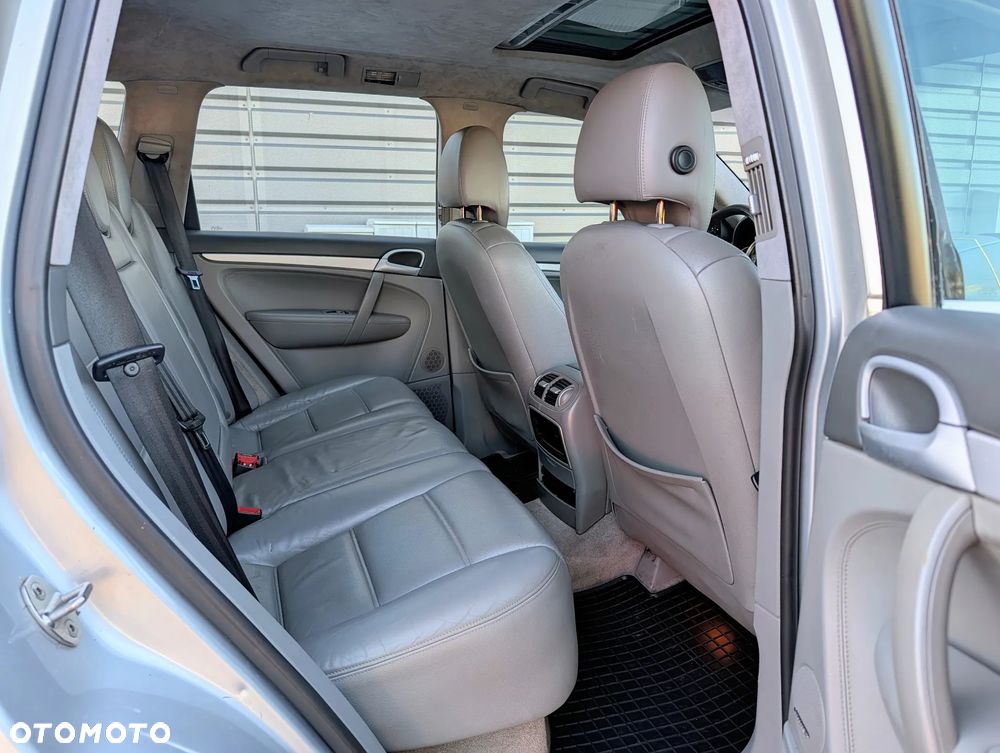 Porsche Cayenne - 15