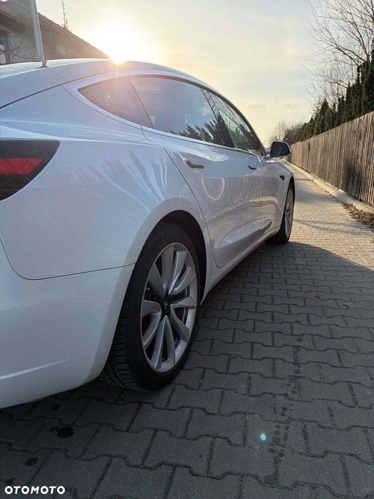 Tesla Model 3 - 5