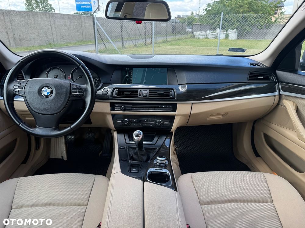 BMW Seria 5 520d - 24