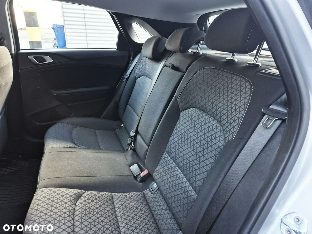 Kia Ceed 1.6 CRDi mHEV M - 16