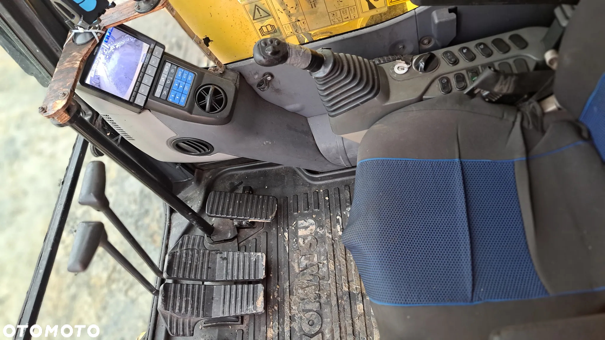 Komatsu PC240 NLC-10SLF - 17