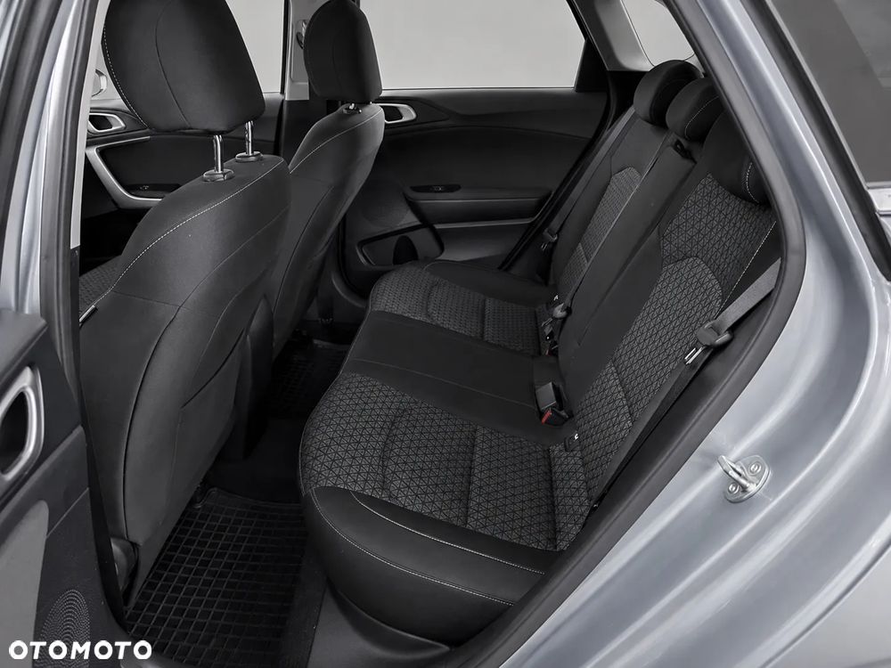 Kia Ceed 1.6 CRDi mHEV M - 7