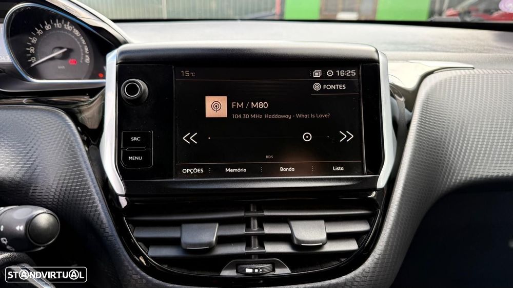 Peugeot 2008 1.2 PureTech Allure EAT6 - 21