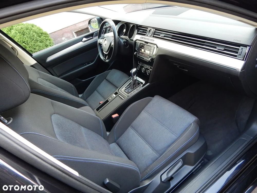 Volkswagen Passat - 17
