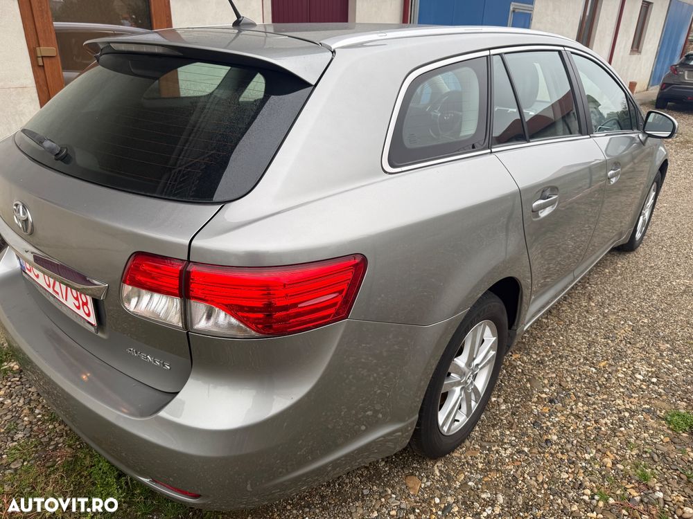 Toyota Avensis 2012 photo 5