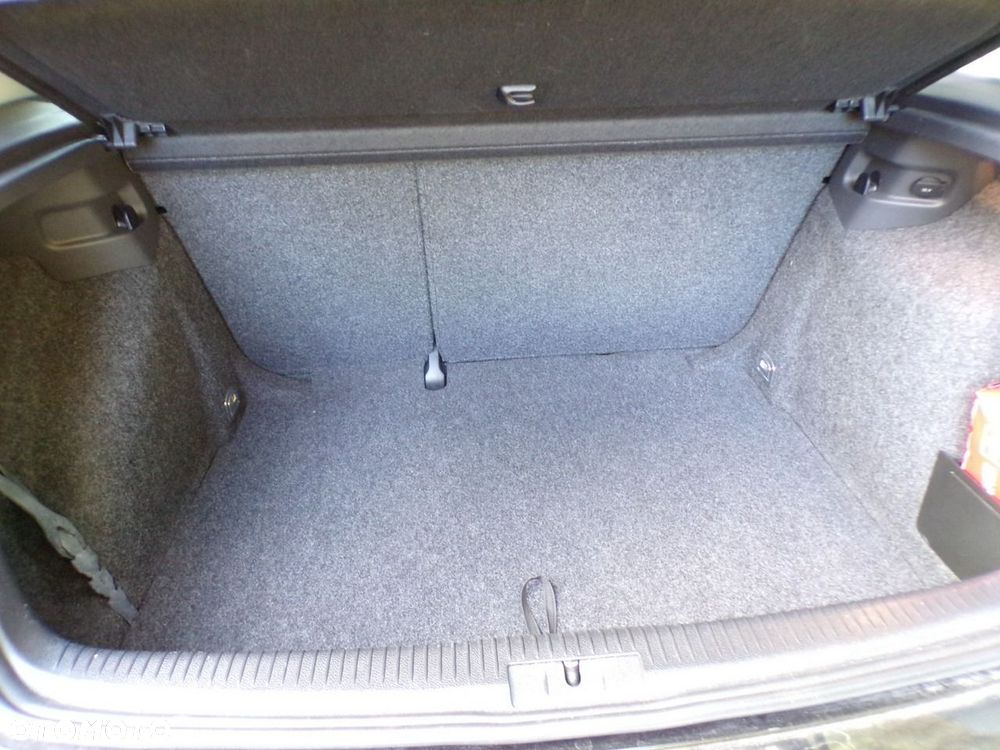 Volkswagen Golf - 26