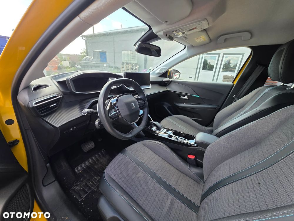 Peugeot 208 PureTech 100 EAT8 Allure - 12