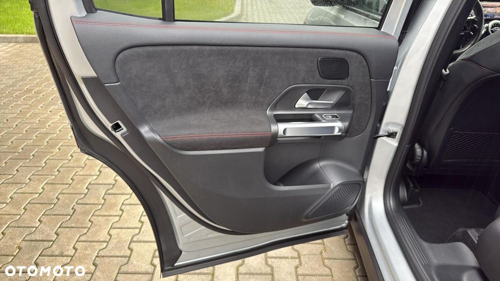 Mercedes-Benz GLB - 16