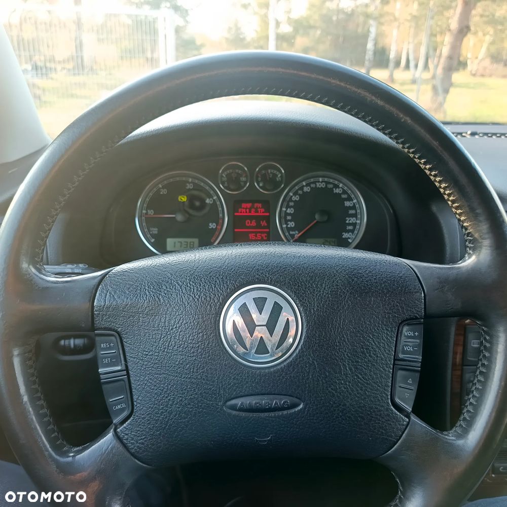 Volkswagen Passat 1.9 TDI Highline Tiptr - 11