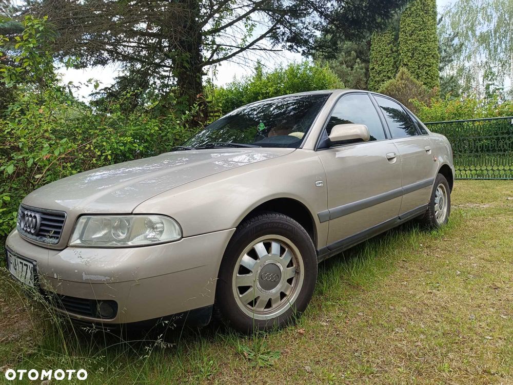Audi A4 Limousine - 1