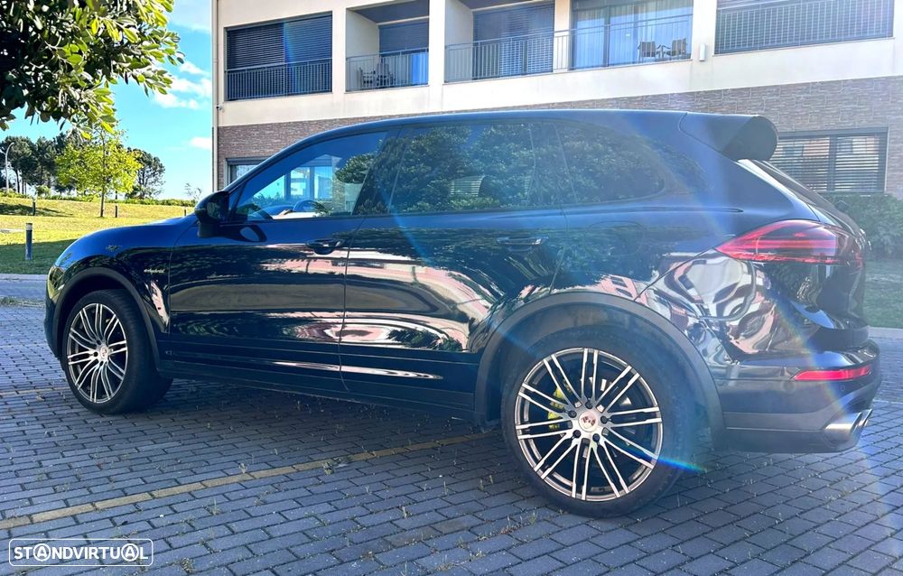 Porsche Cayenne S E-Hybrid - 3