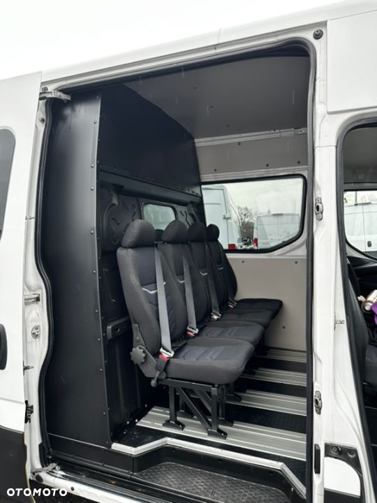 Iveco Daily Brygadówka 7 os Kamera
