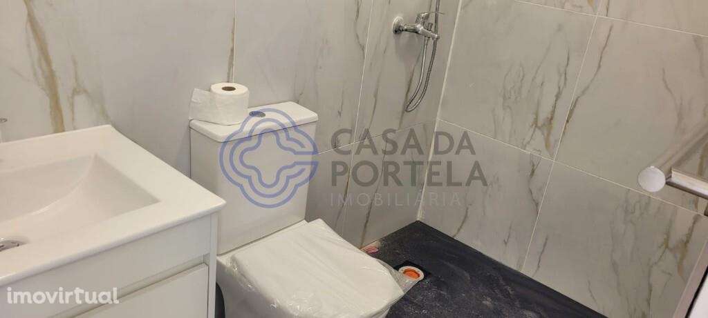 Moradia para renovar, (já foram iniciadas obras de renovação). - Grande imagem: 5/16