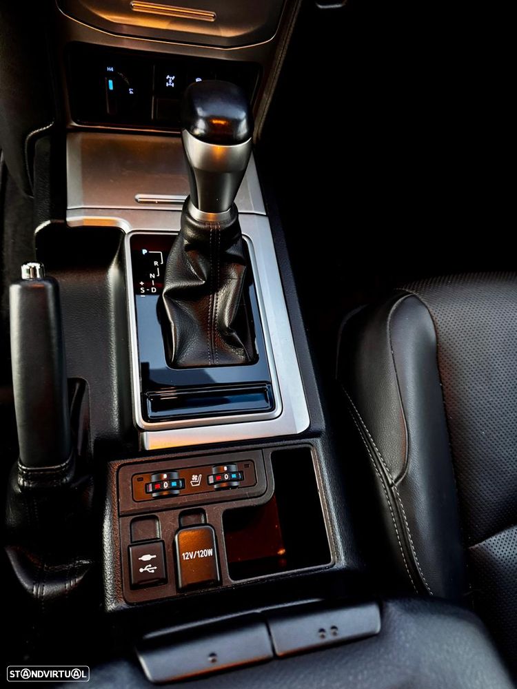 Toyota Land Cruiser 2.8 D-4D Auto Executive - 28