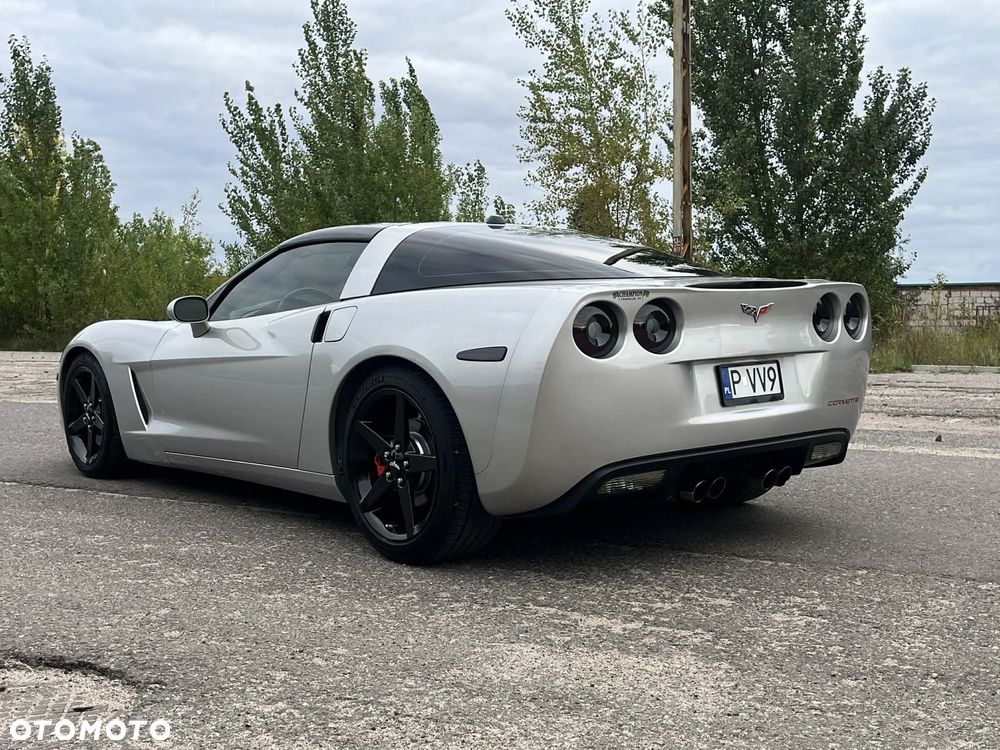 Chevrolet Corvette - 4