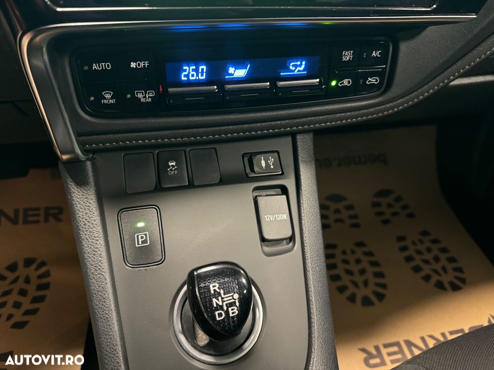 Toyota Auris 1.8 VVT-i Hybrid Automatik Touring Sports Team Deutschland - 22