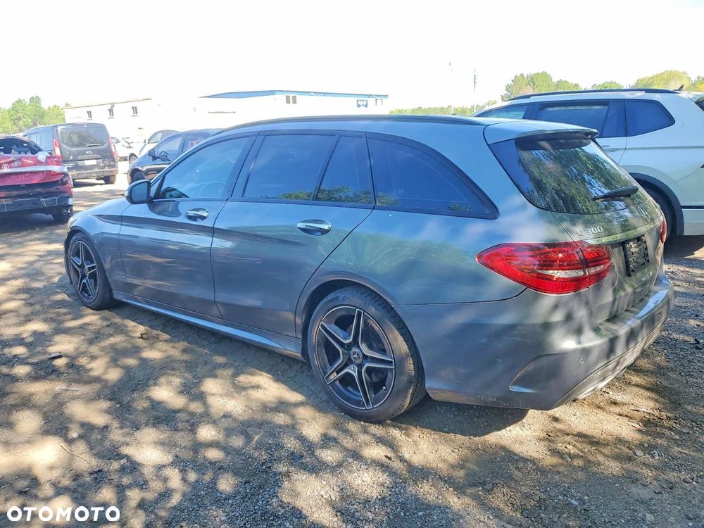 Mercedes-Benz Klasa C 300 4Matic 9G-TRONIC AMG Line - 4