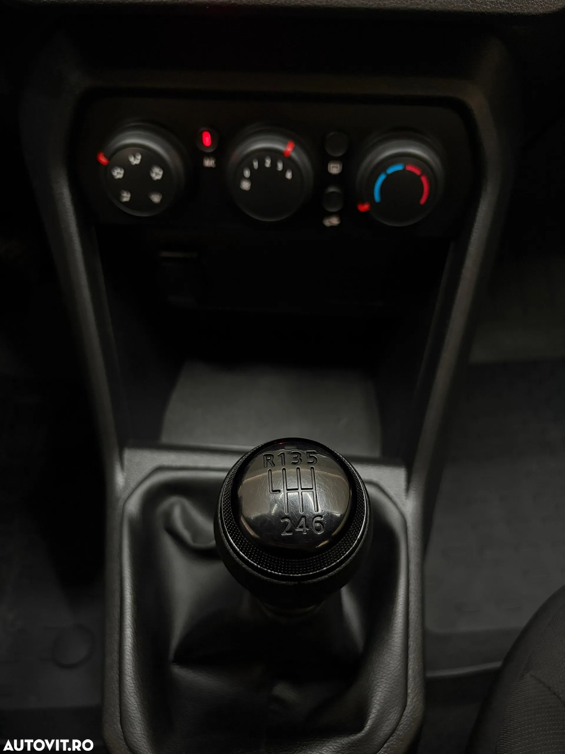 Dacia Logan TCe 90 Essential - 24