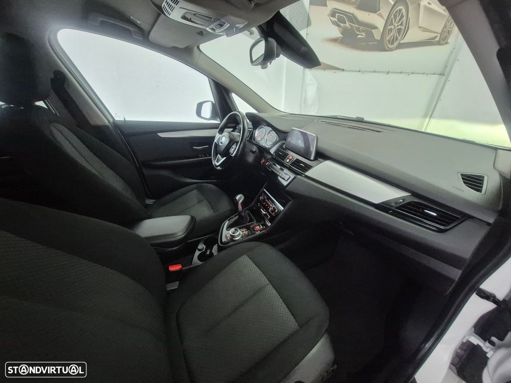 BMW 216 Gran Tourer i 7L Line Luxury - 25