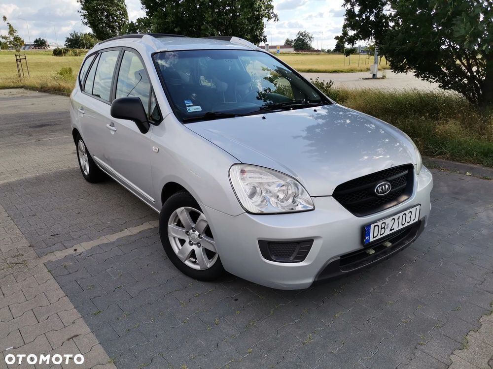 Kia Carens - 11