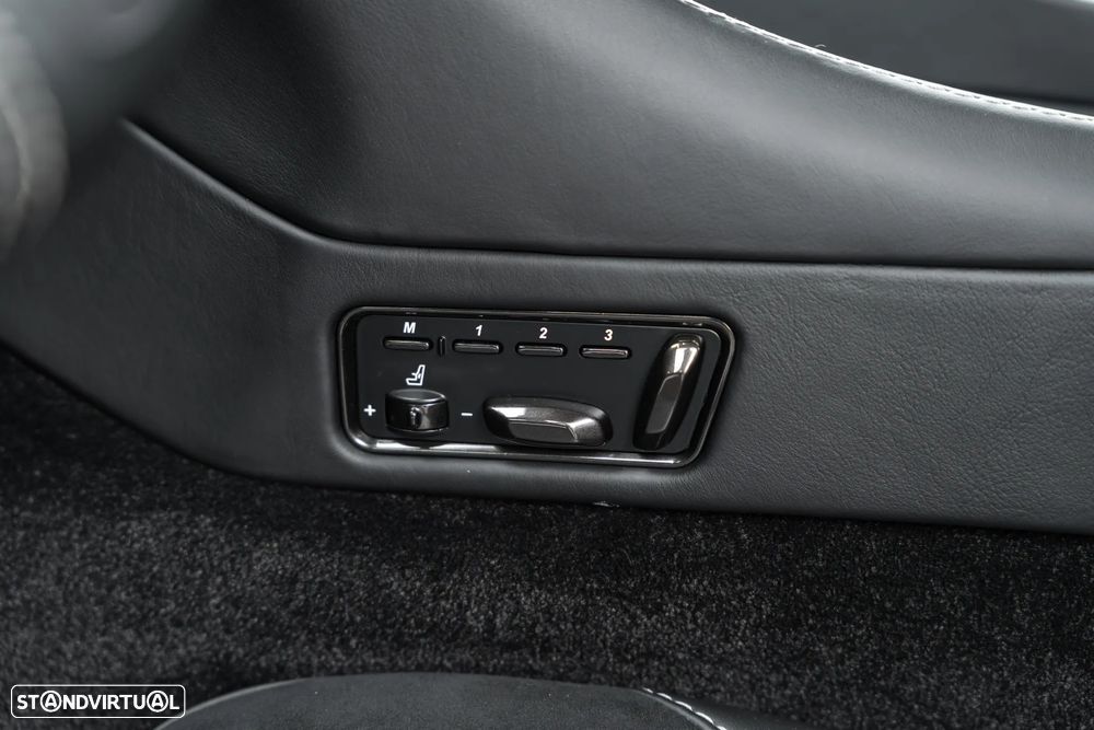 Aston Martin Vanquish - 15