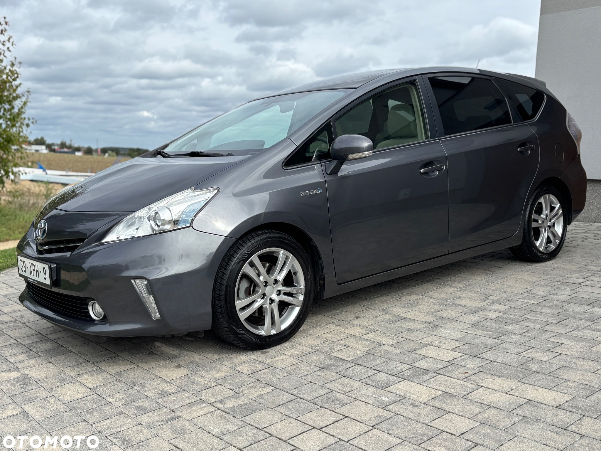 Toyota Prius+ (Hybrid) Life - 5