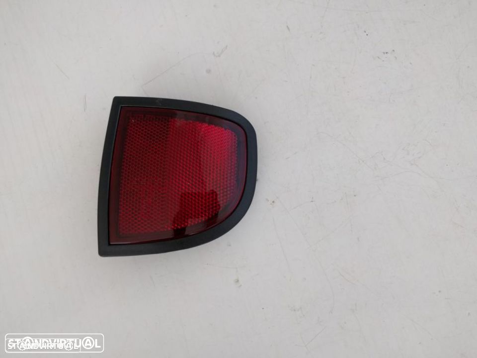 refletor farolim tras mitsubishi l200 2006 a 2014 - 1
