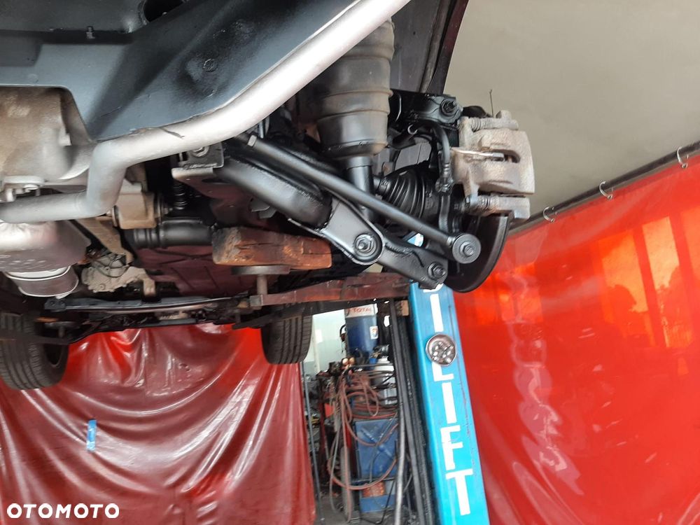 Land Rover Discovery 3.0 V6 Supercharged HSE - 34