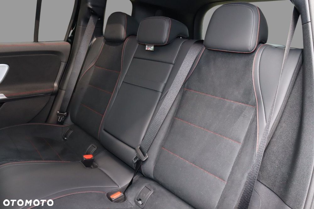 Mercedes-Benz GLB - 15