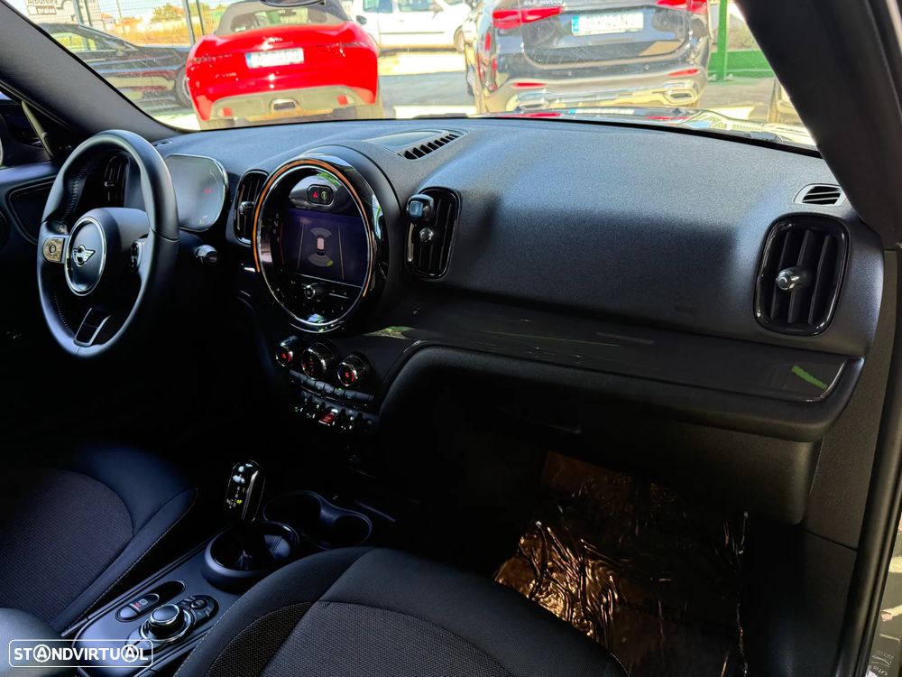 MINI Countryman Cooper D Premium Essential Auto - 23