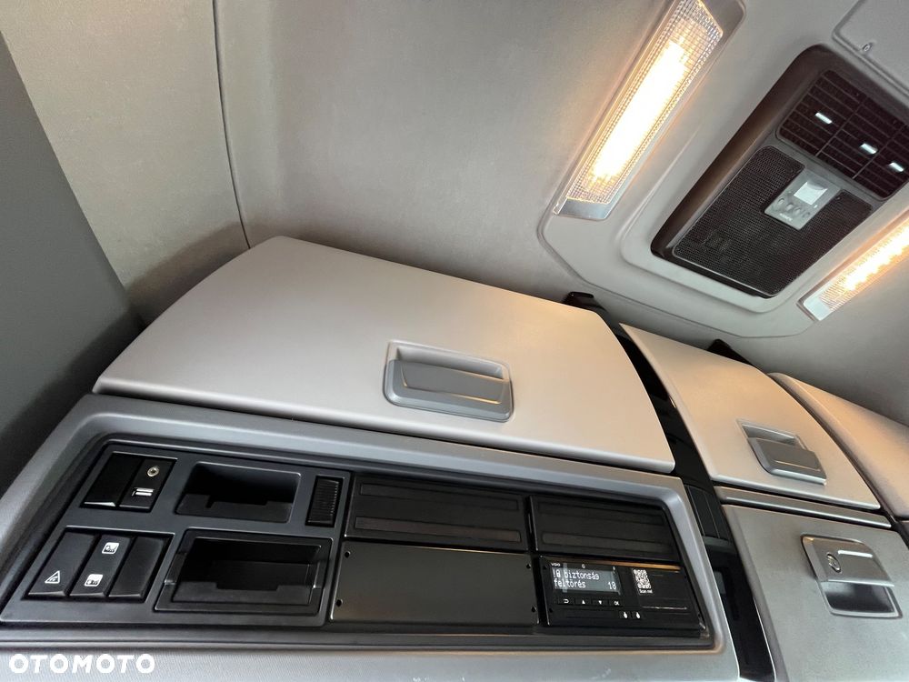 Renault T480 TC High Sleeper Cab - 13