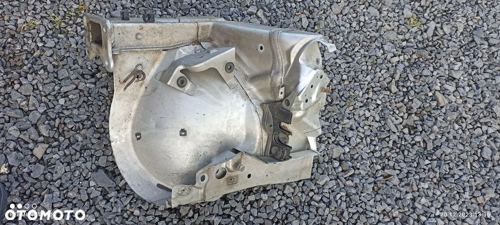 MERCEDES W211 FARTUCH PODŁUŻNICA ĆWIARTKA LEWA - 1