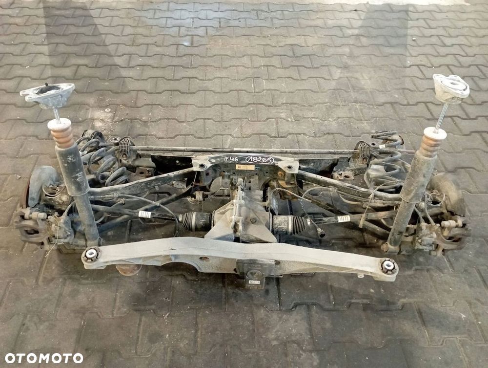 BMW F46 2.2 CDI ZAWIESZENIE TYŁ TYLNE OŚ AUTOMAT - 1