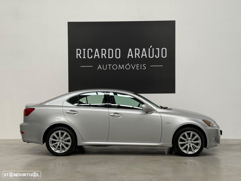 Lexus IS 220 d P.Luxury 4D - 26