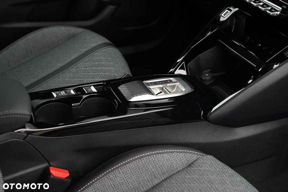 Peugeot 2008 PureTech mHEV Allure e-DCS6 - 22