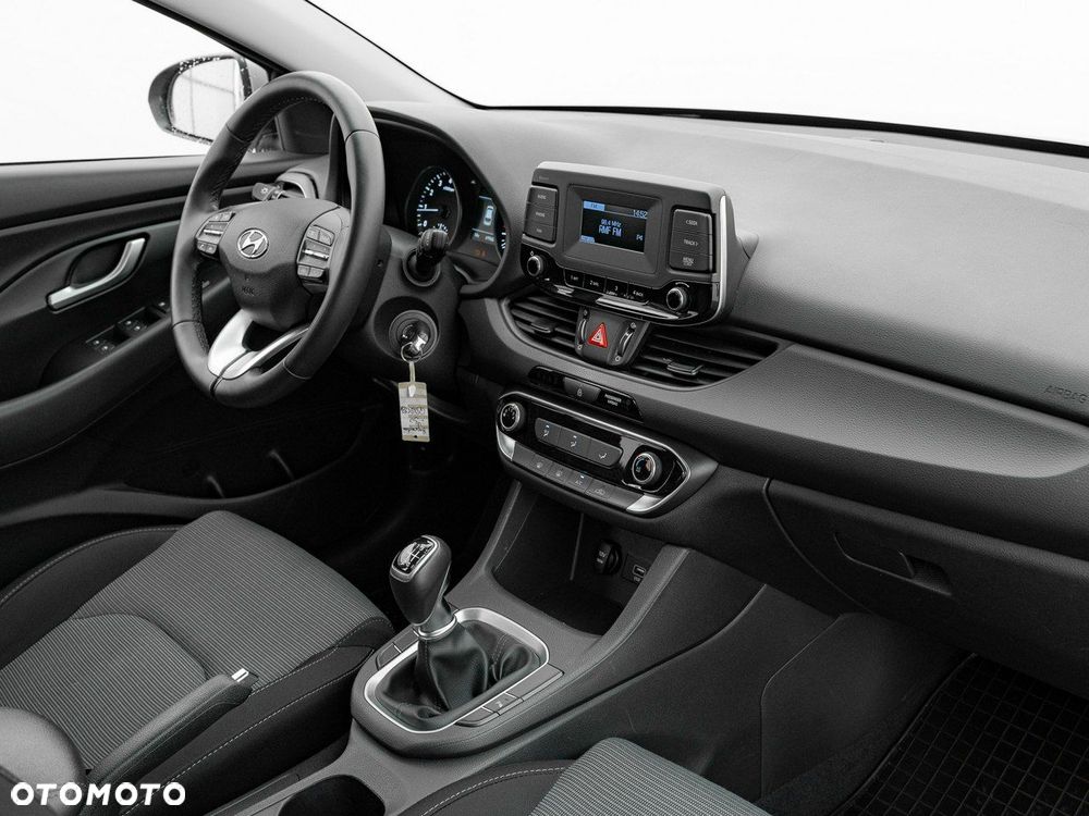 Hyundai i30 1.5 DPI Classic + - 32