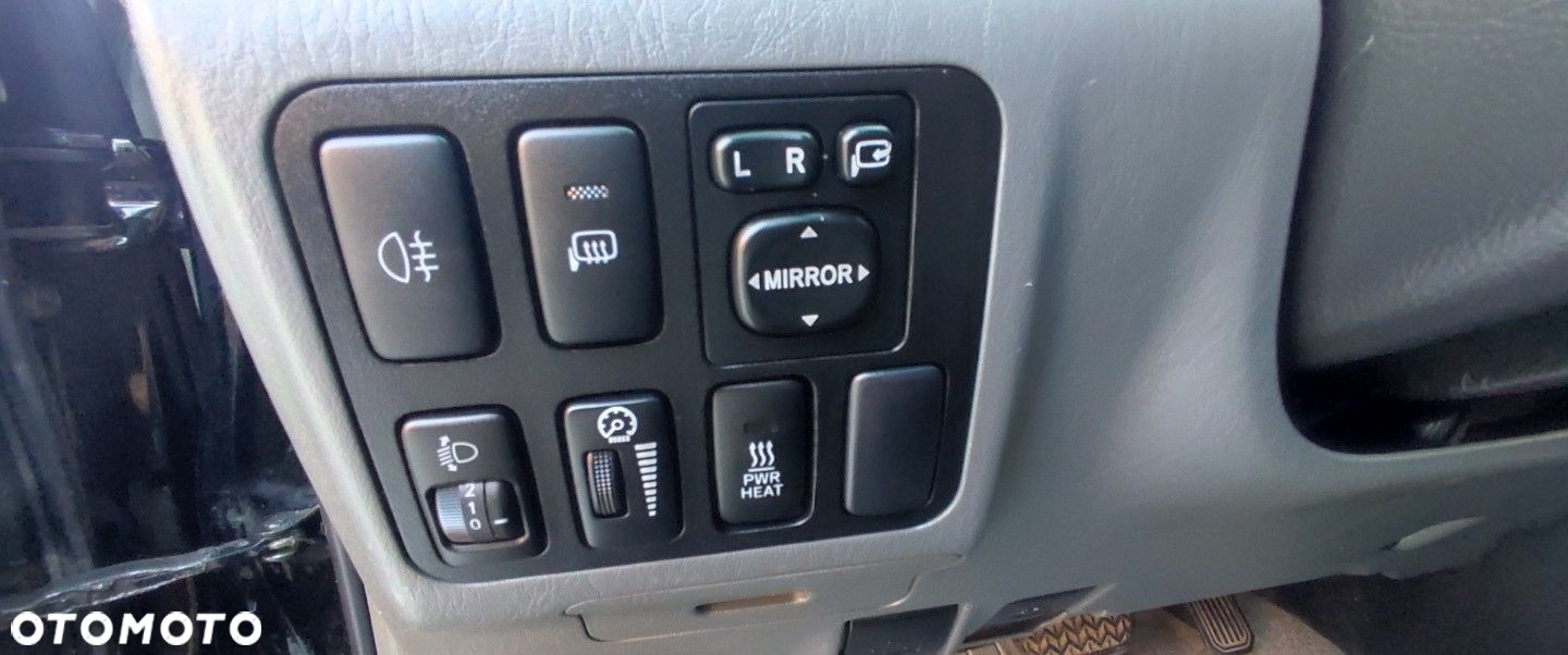 Toyota Land Cruiser - 12
