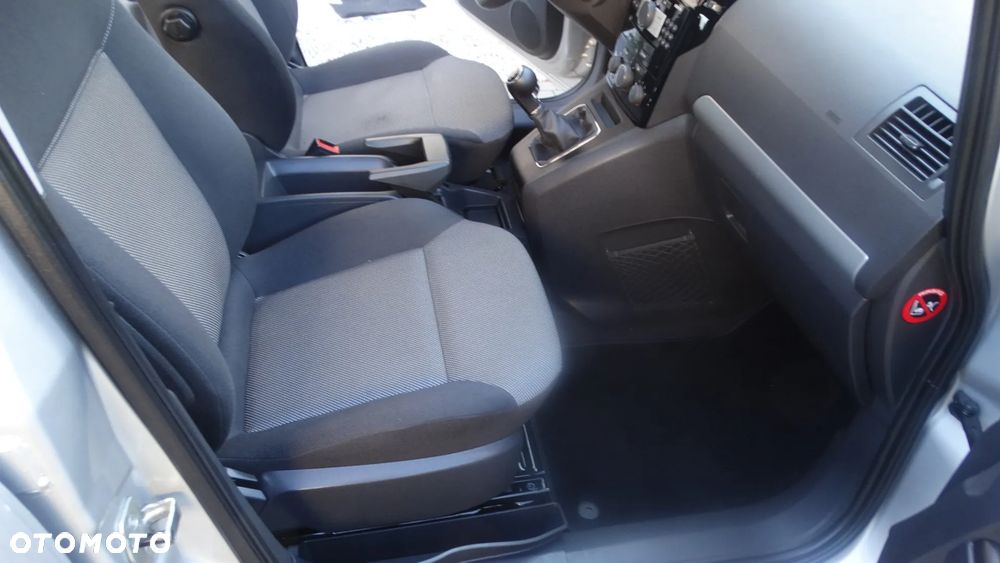 Opel Zafira 1.8 Essentia - 15
